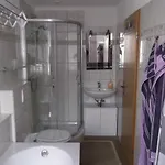Mit 2 Schlafzimmern Appartement *