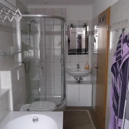 Mit 2 Schlafzimmern Apartment *