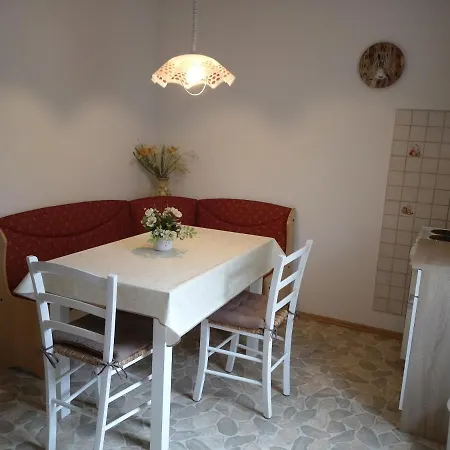 Mit 2 Schlafzimmern Apartment *